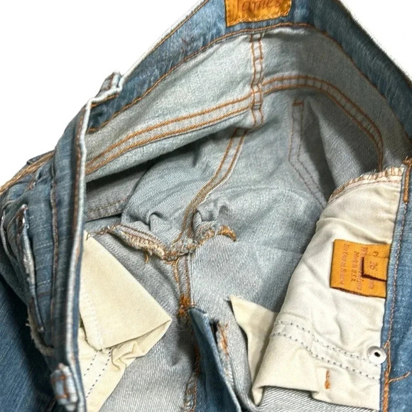 James Jeans,women size 26.NWT,light wash blue denim jeans, low rise,distressed - Picture 15 of 17